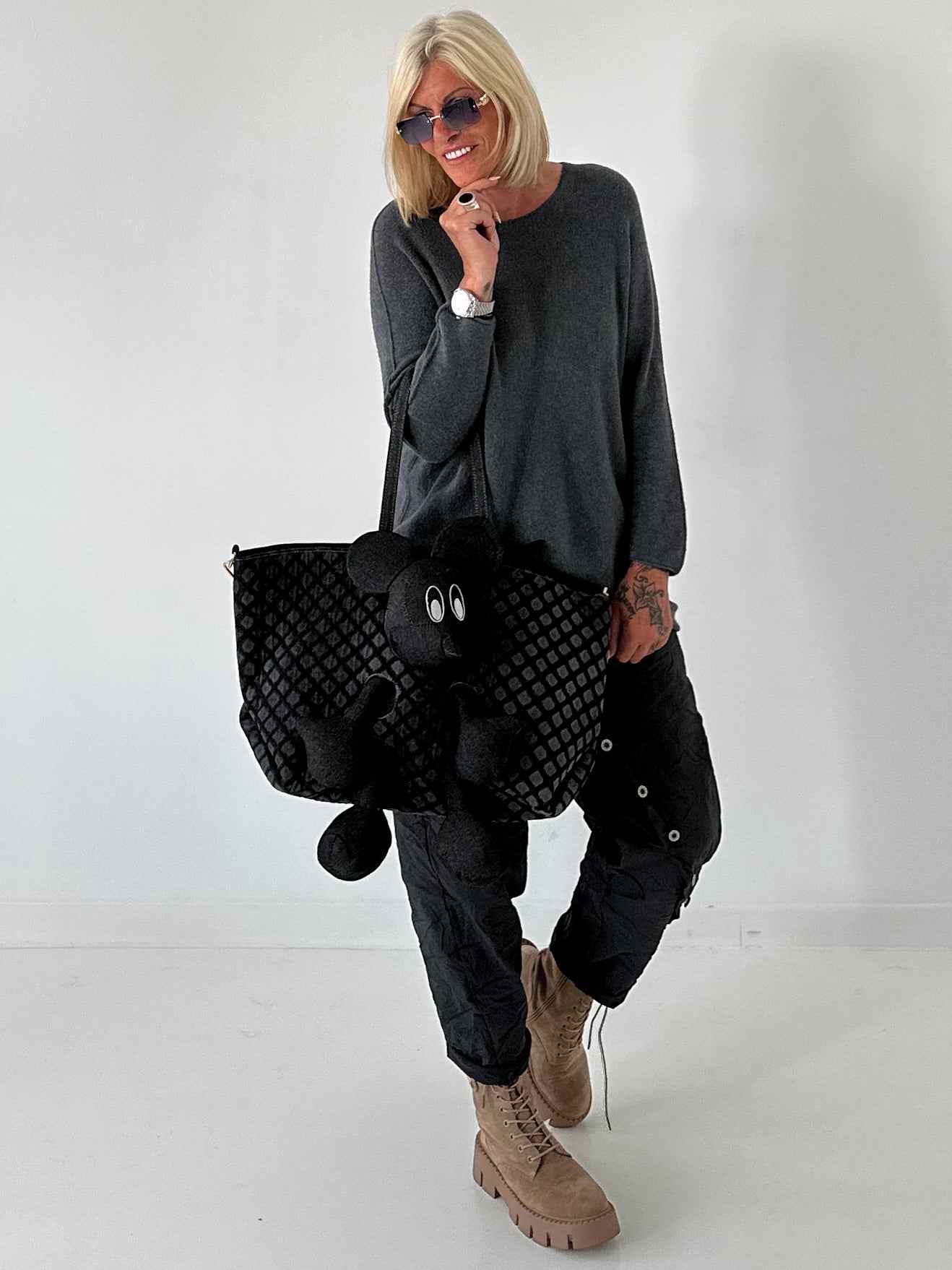 Canvas Tasche mit besonderen Details - denim used black