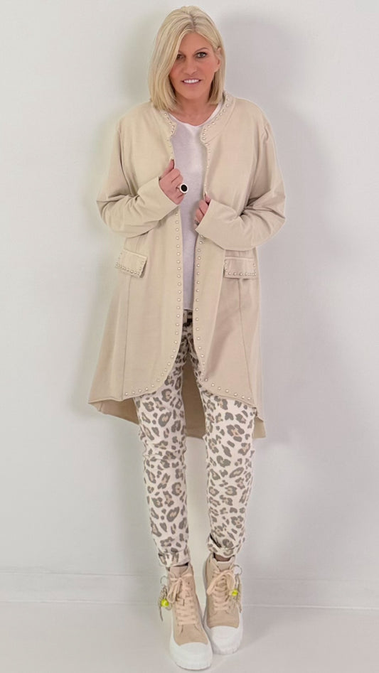 Oversized sweatblazer met zilveren studs - beige