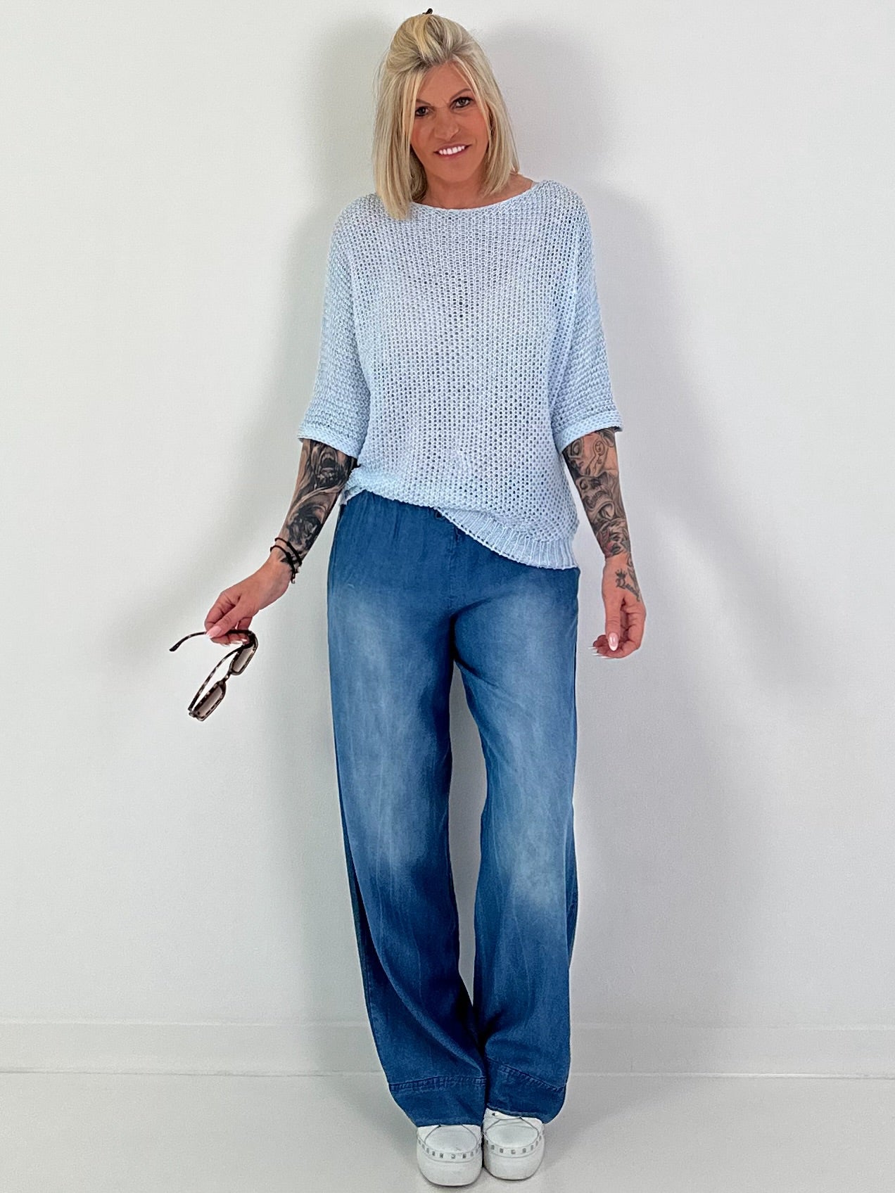 Häkelpulli mit eingearbeiteten Pailletten - hellblau