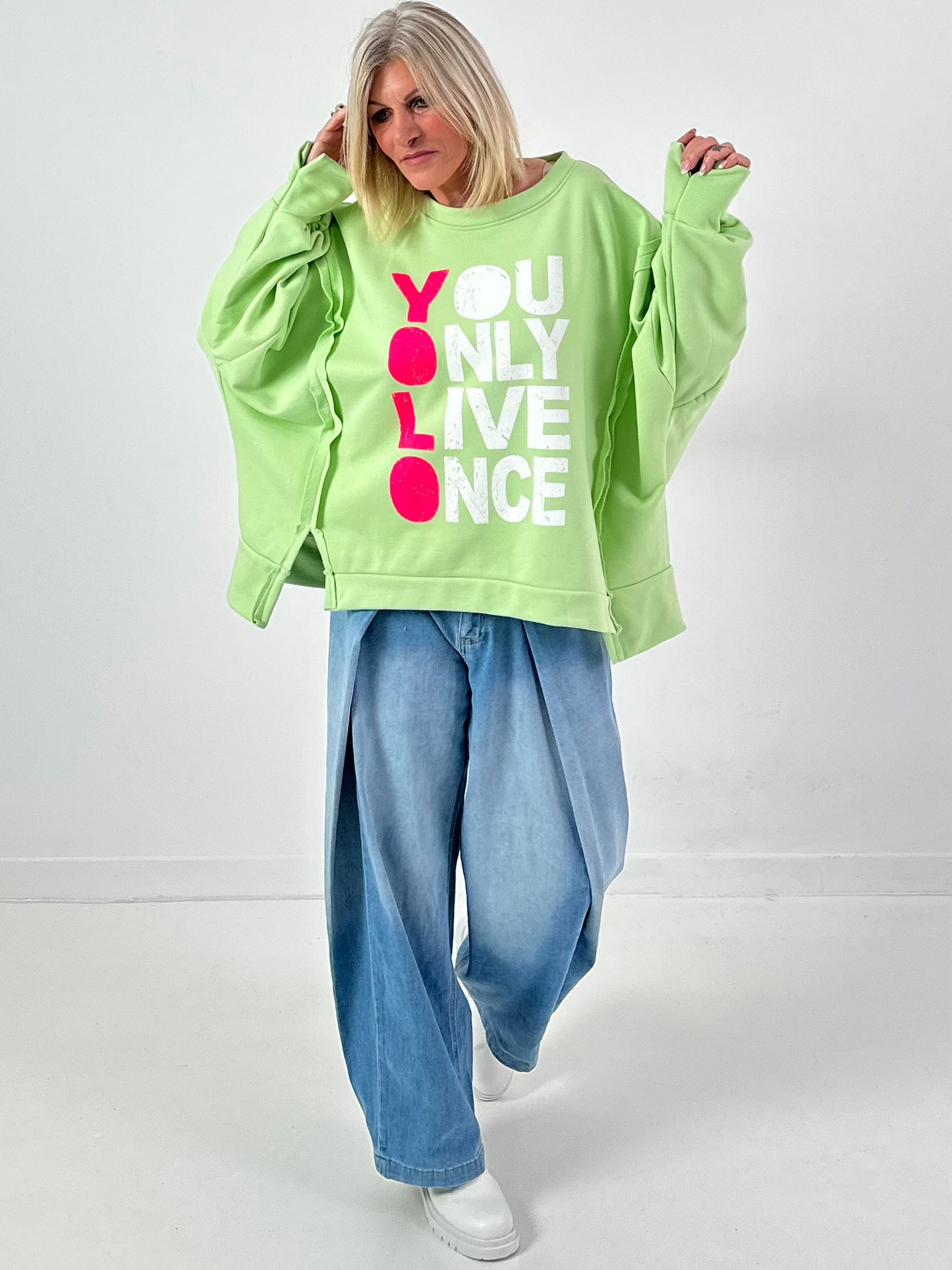 Sweatshirt Modell "YOLO" - grün