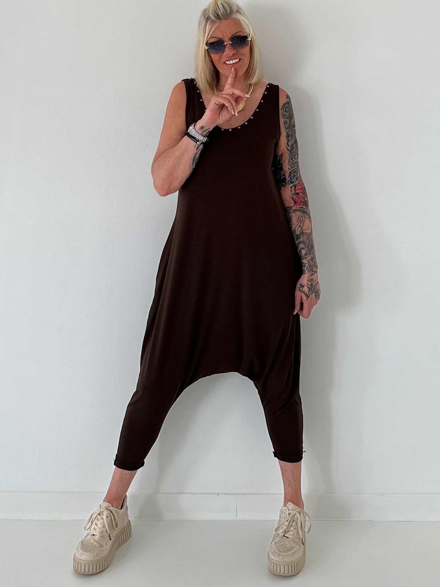 Jumpsuit mit Nieten - mokka