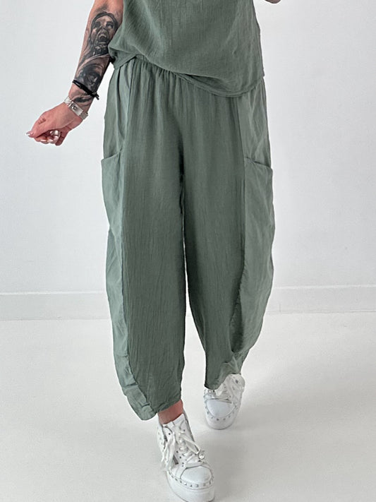 Grobe Hose im Materialmix mit großen Taschen - oliv