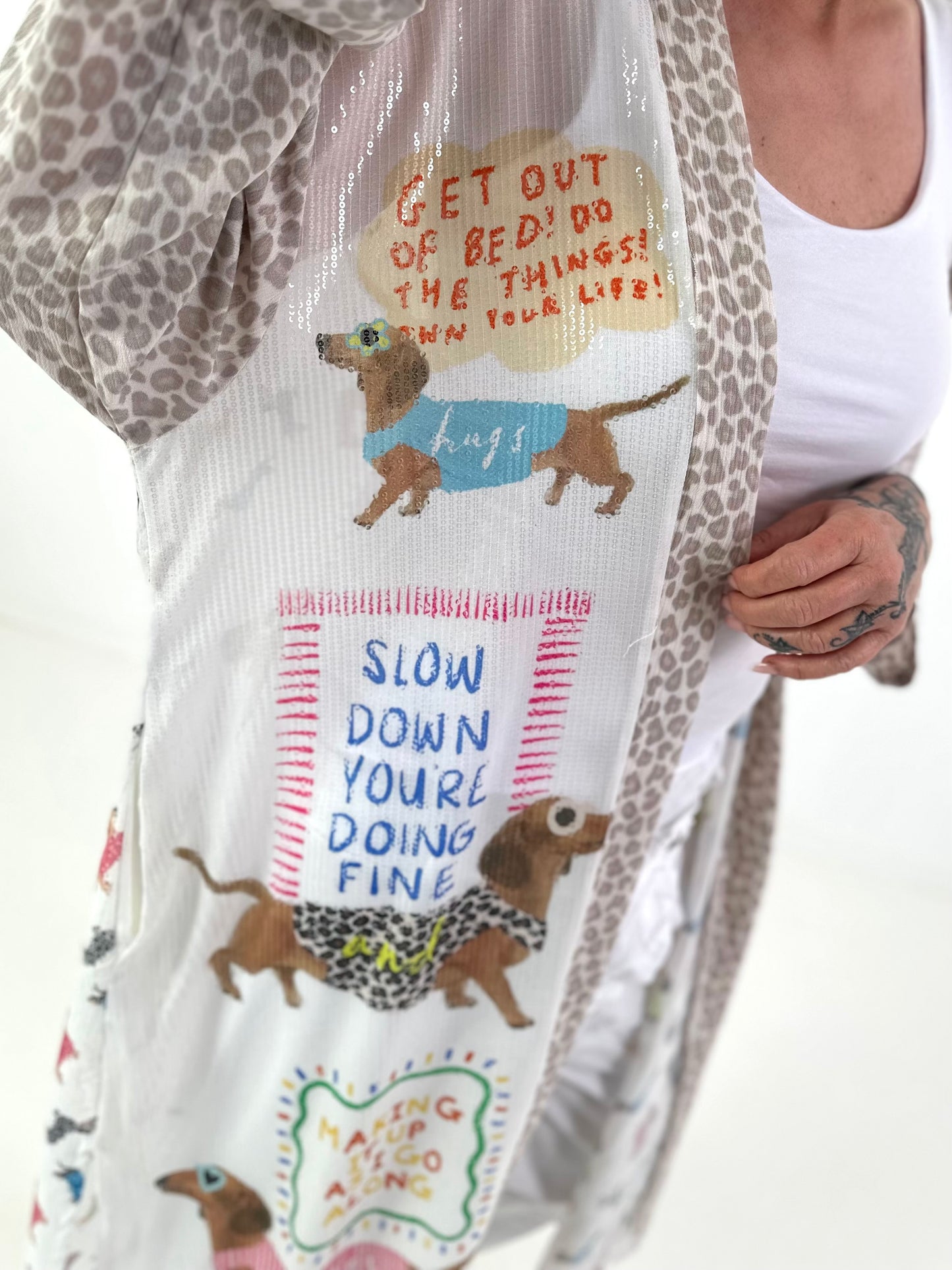 Mantel mit Pailletten und Print-Hund- weiss-beige-mehrfarbig