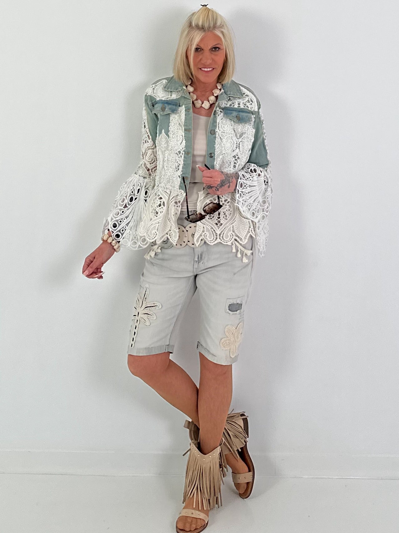 Boho Jeansjacke mit besonderen Details - denim-weiss