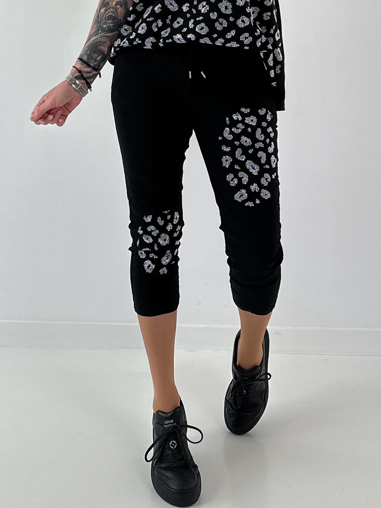 Capri Hose mit Leo Strass - schwarz