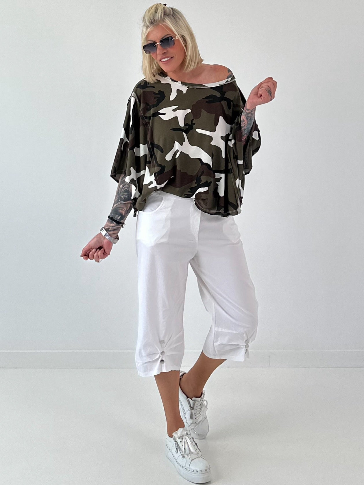 Sweatshirt model "Lace Whisper" - beige