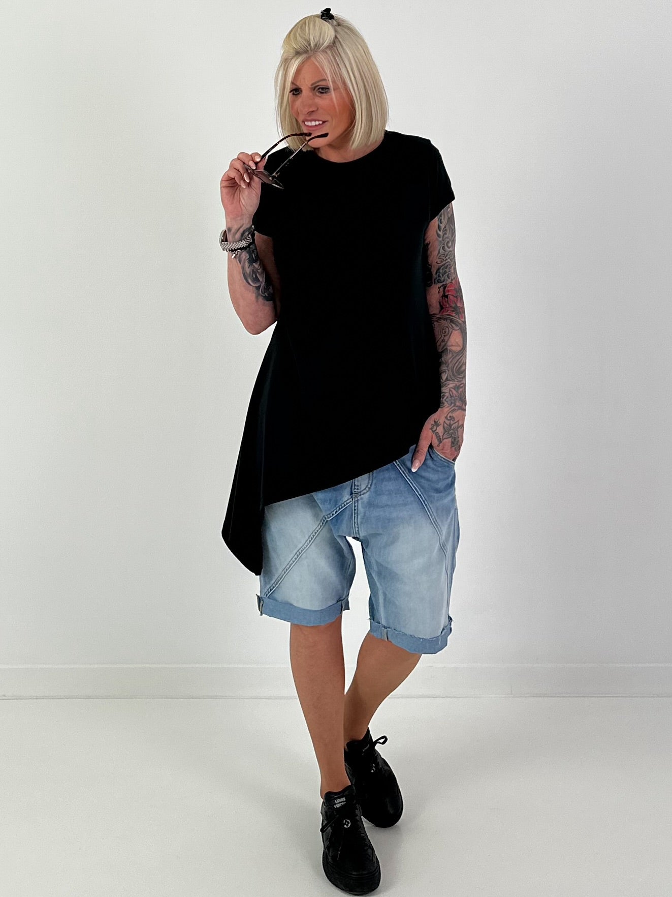 Asymmetric T-shirt - black