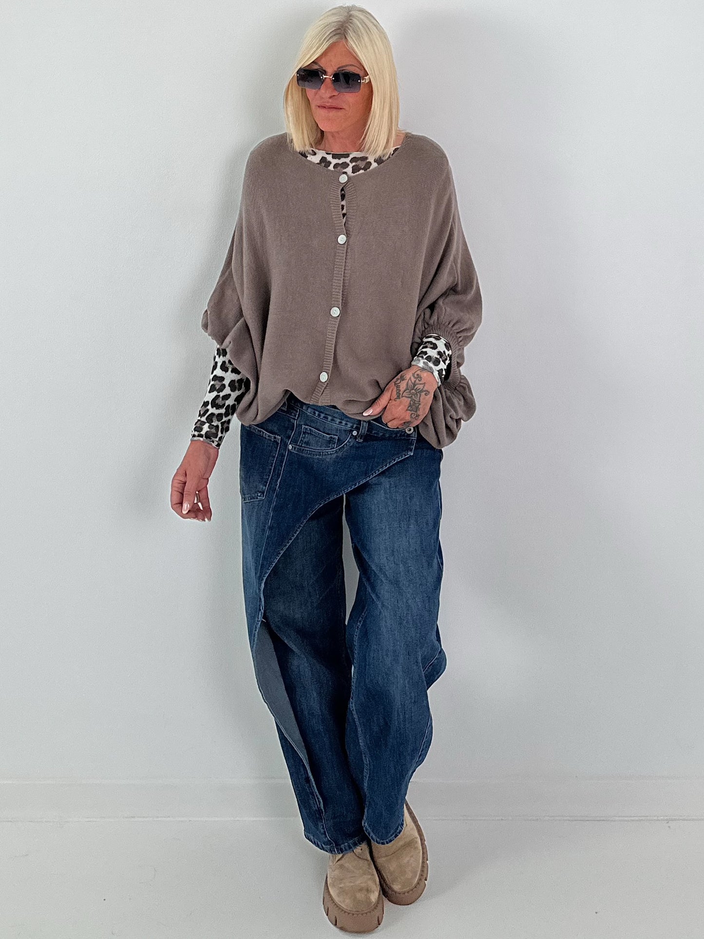 Oversized cardigan with refined details - taupe