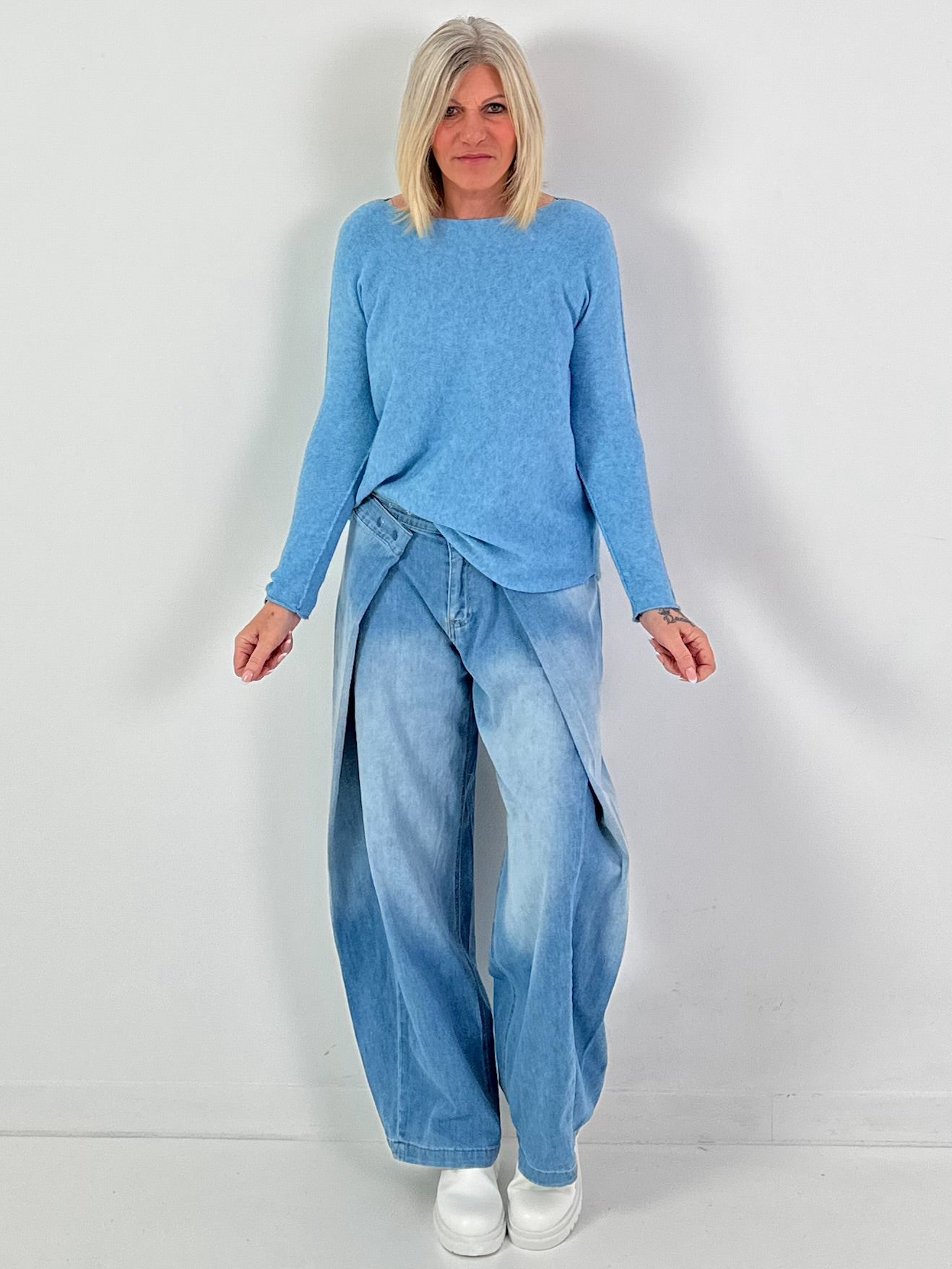 Fijn gebreide trui model "Pure Frame" - blauw