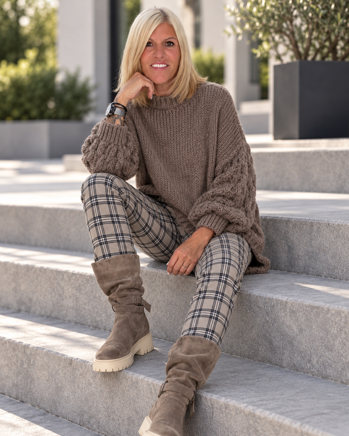 Oversized trui met grofgebreide mouwen - taupe