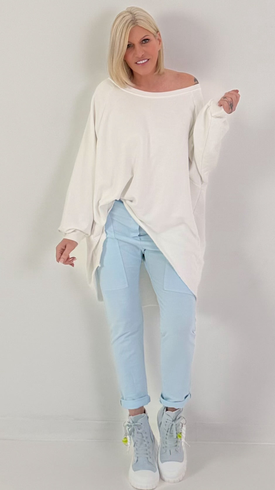 Sweatpants with large patch pockets - light blue
