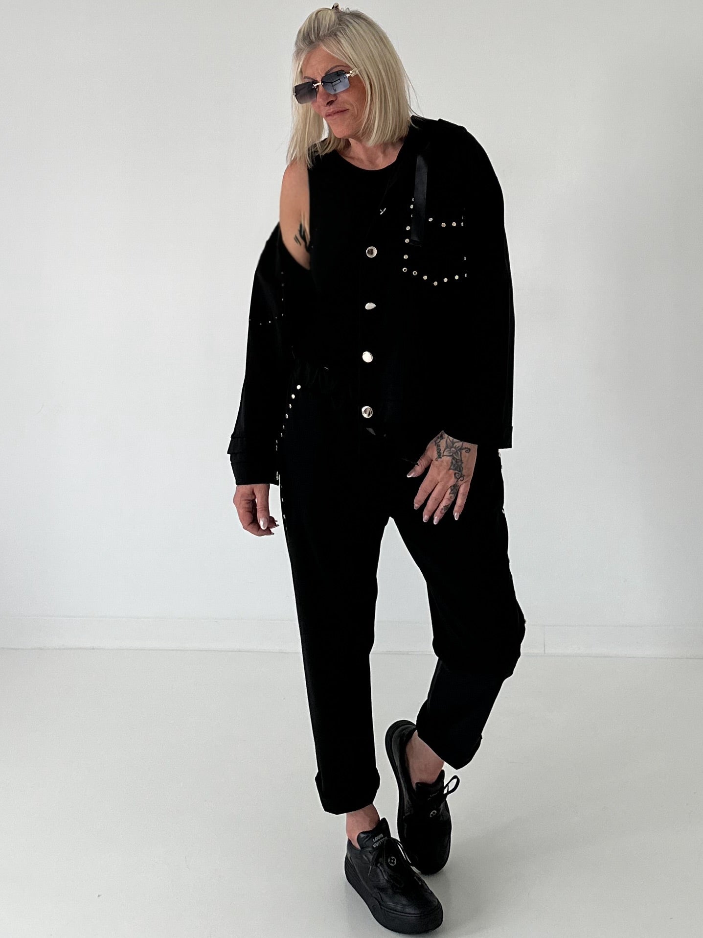 Jacke mit goldenen Nieten-Details - schwarz