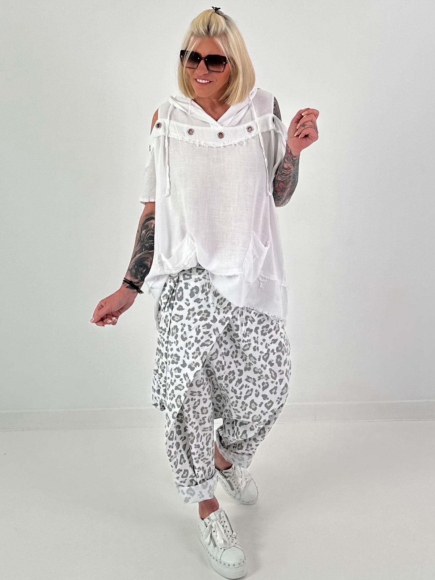 Leinen Shirt mit Ösen und Schulter Cut-Outs - weiss