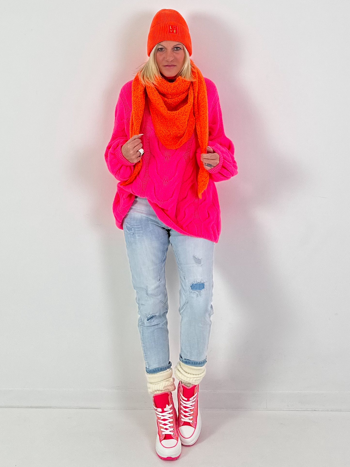 Lässiger Pullover mit Zopfmuster Modell "Pure Cable" - neonpink