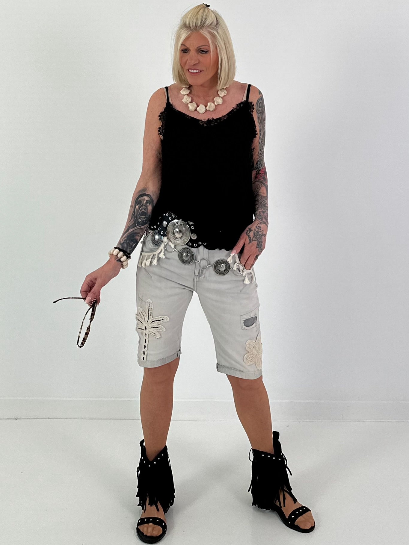 Top mit Spitzen- und Häkeldetails - schwarz