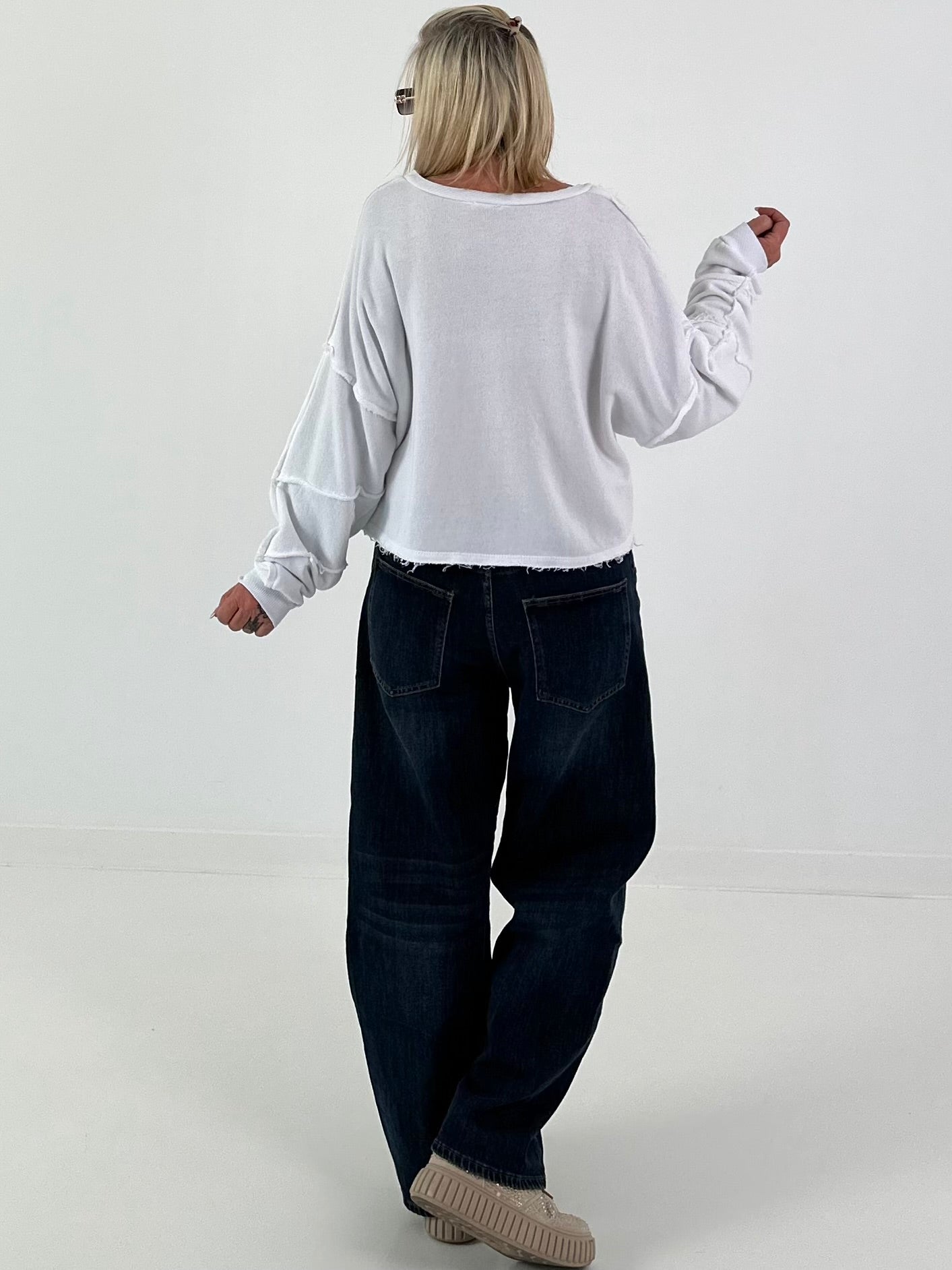 Sweater with purl seams and print - white