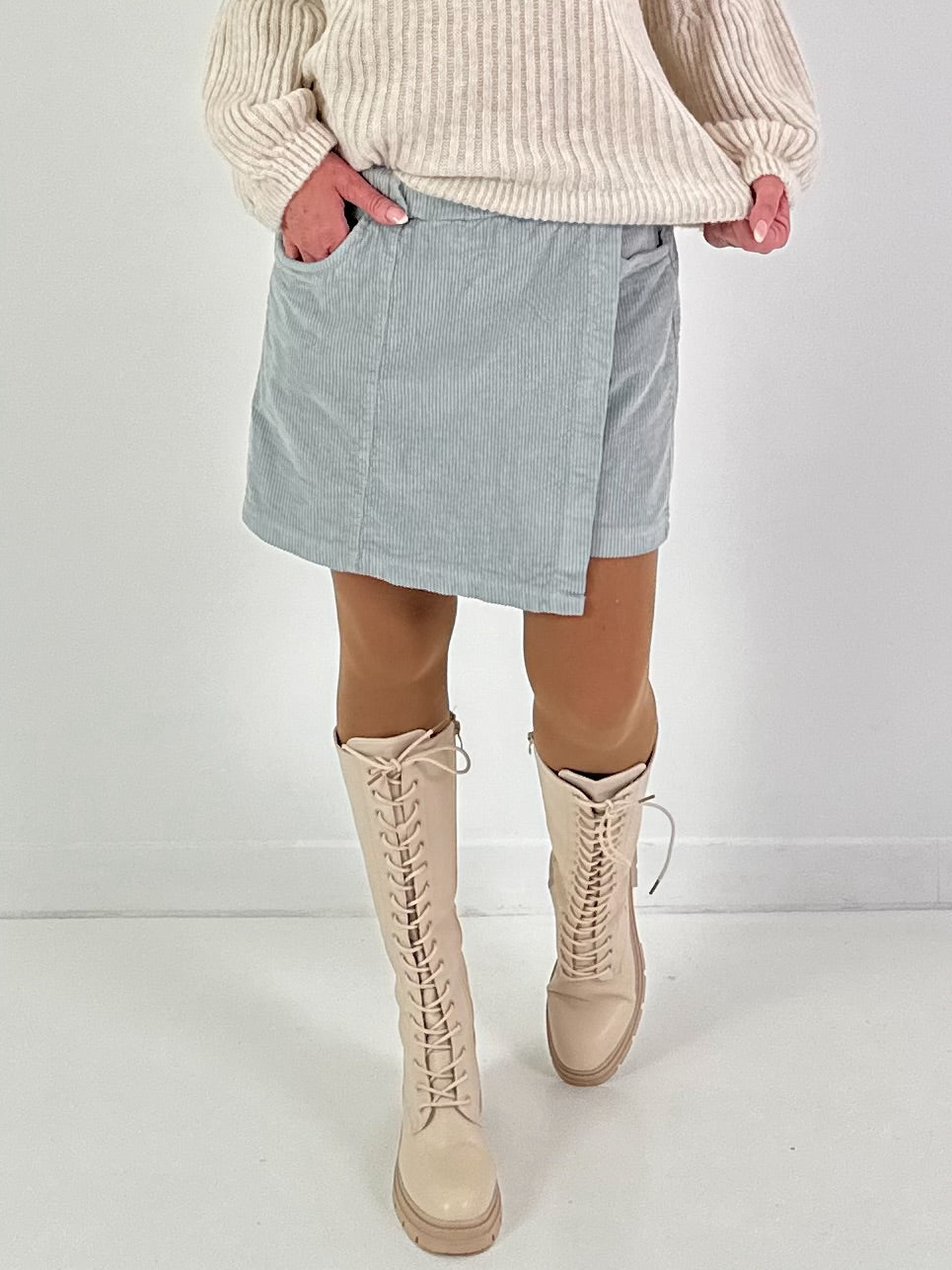 Rokje/short model "Skorty" - lichtgrijs