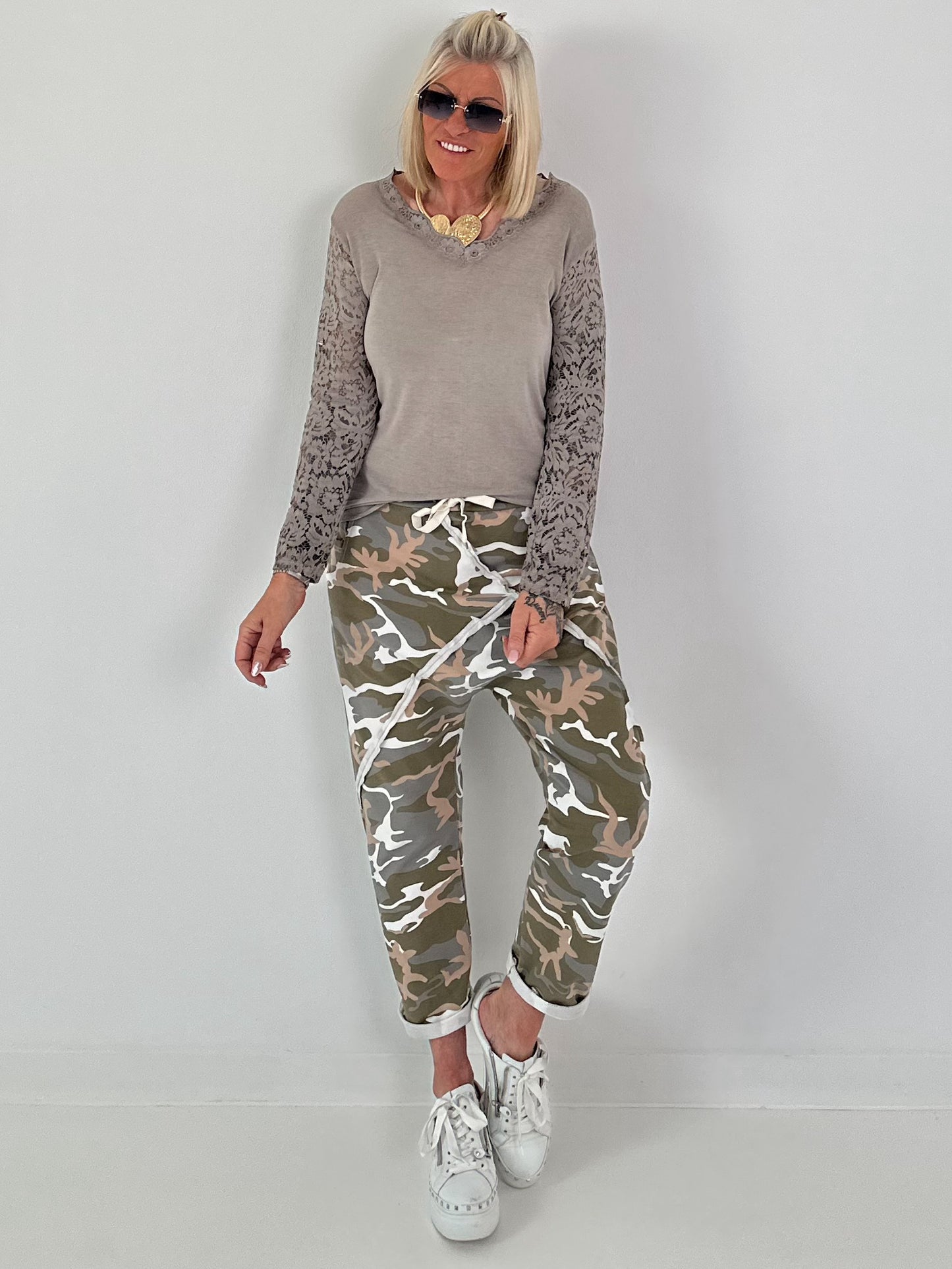 Shirt mit Spitzenarm - taupe