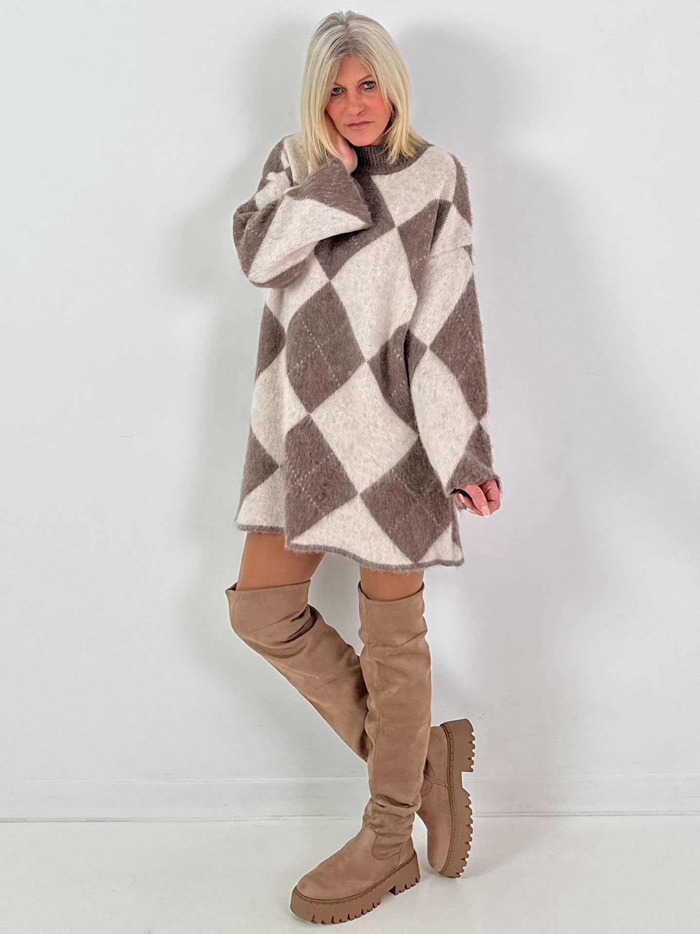 Lange trui/jurk model "Retro Diamond" - beige-taupe