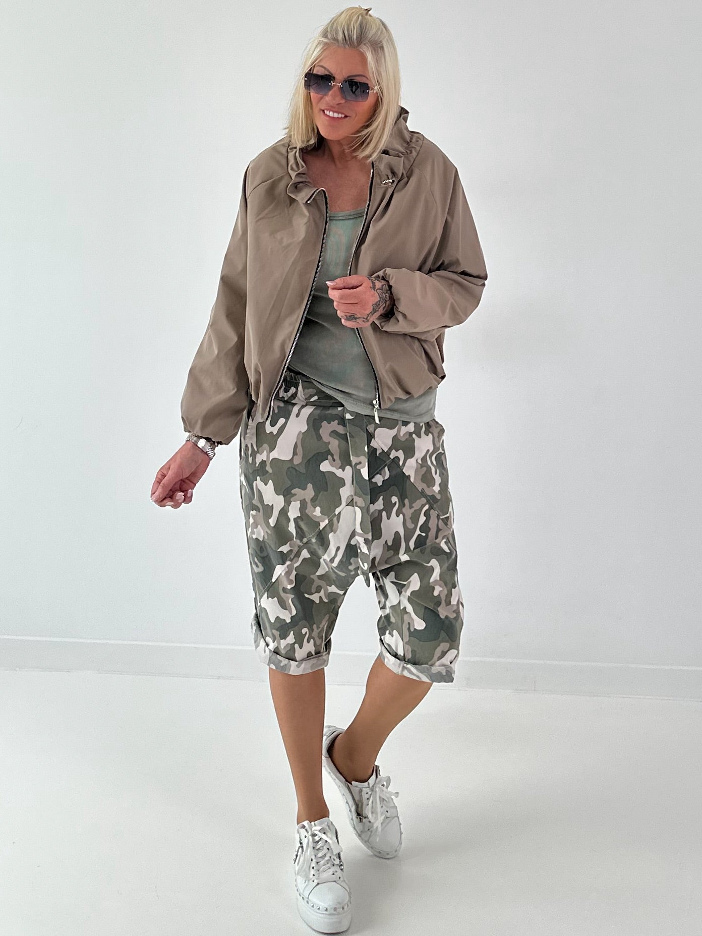 Balloon jacket with sophisticated collar - taupe