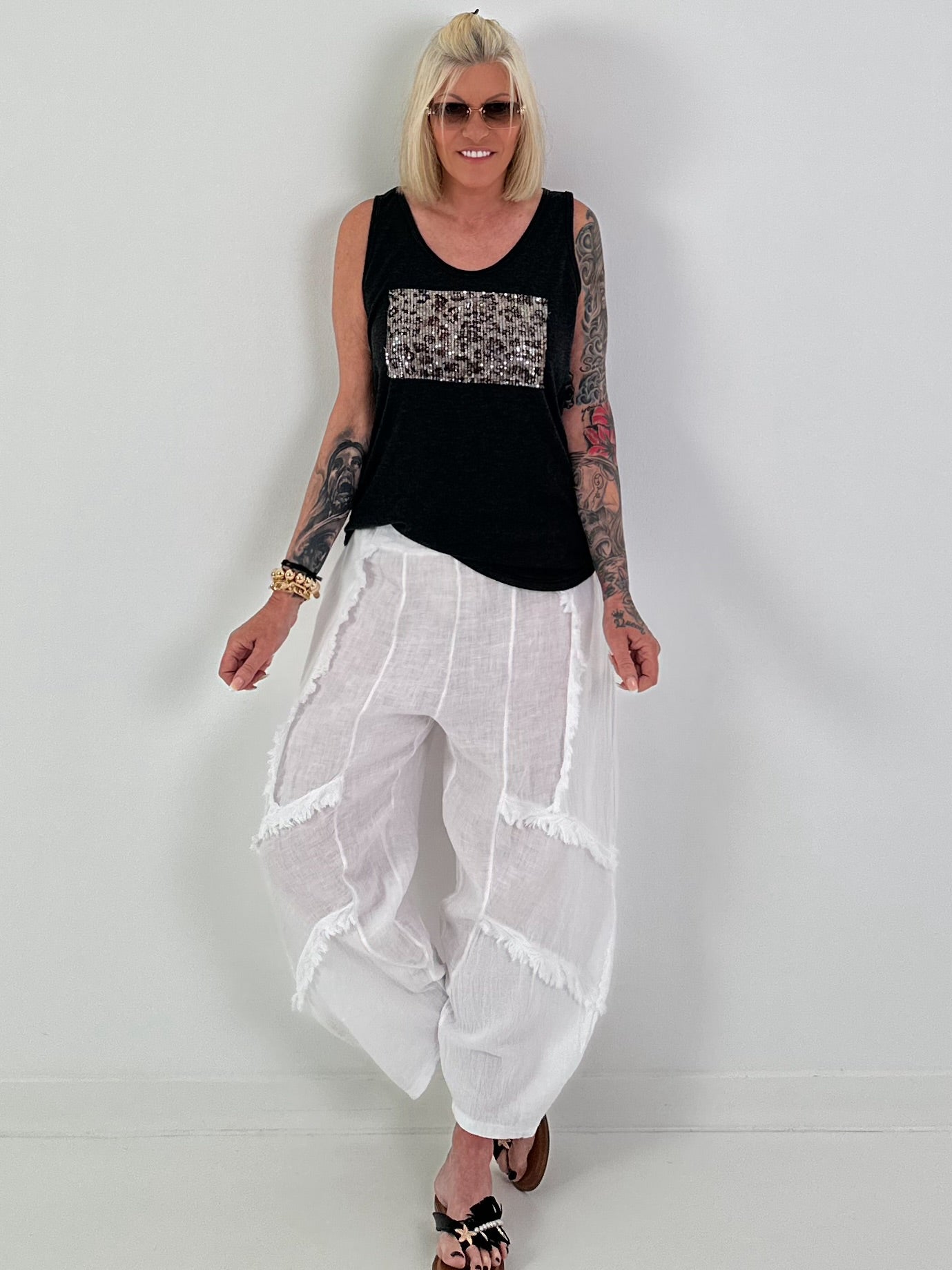 Feinstrick Top mit Leo Patch - schwarz