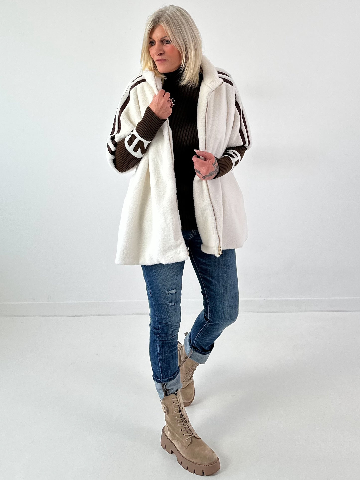 Bontjas met gebreide mouwen, model "Fluffline" - ecru