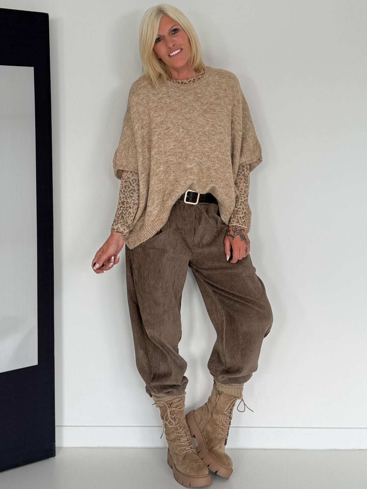 Zachte slipover met opgestikte zak - beige