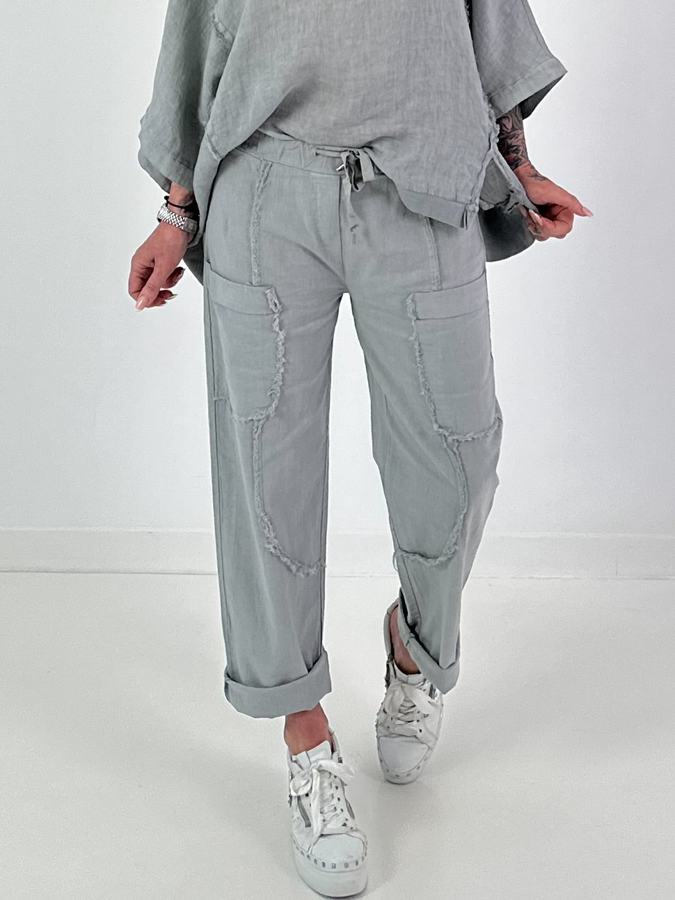 Leinen Hose mit aufgesetzten Taschen und Fransen - grau