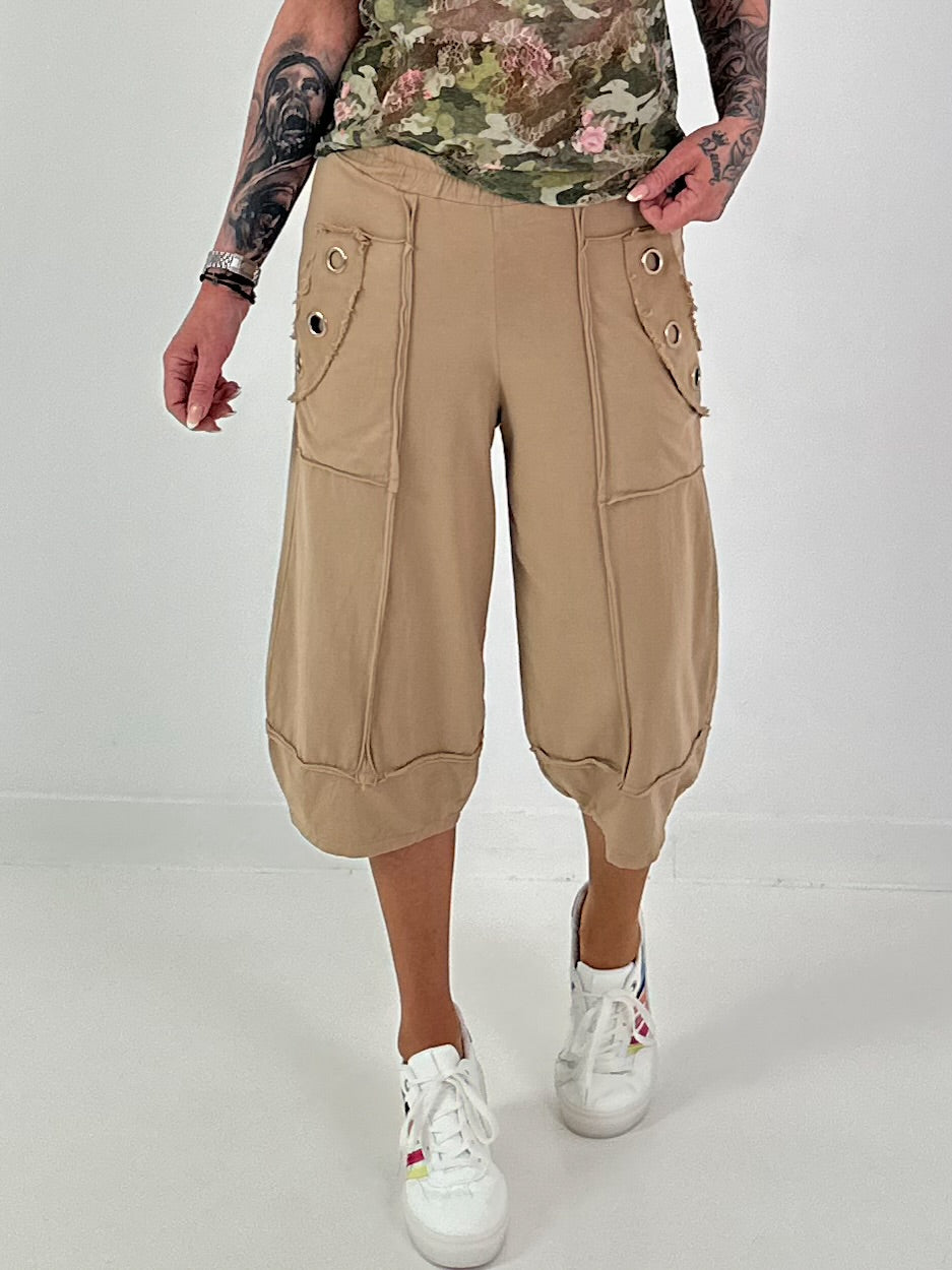 Casual sweatpants with eyelet details - sand