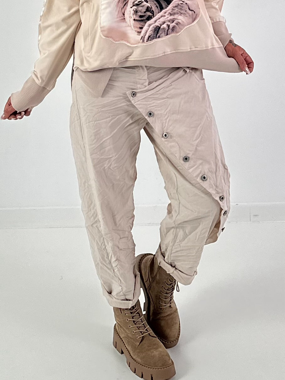 Hose mit elastischem Bund und Knopfleiste quer - beige