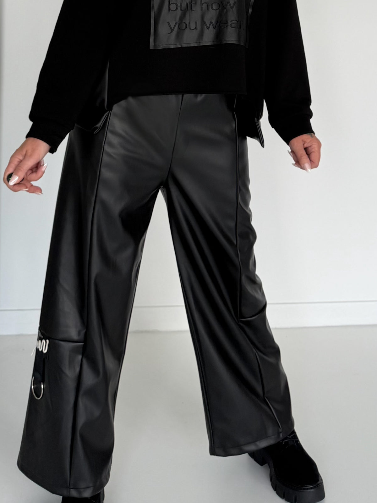 Vegan leren broek met wijde pijpen - zwart
