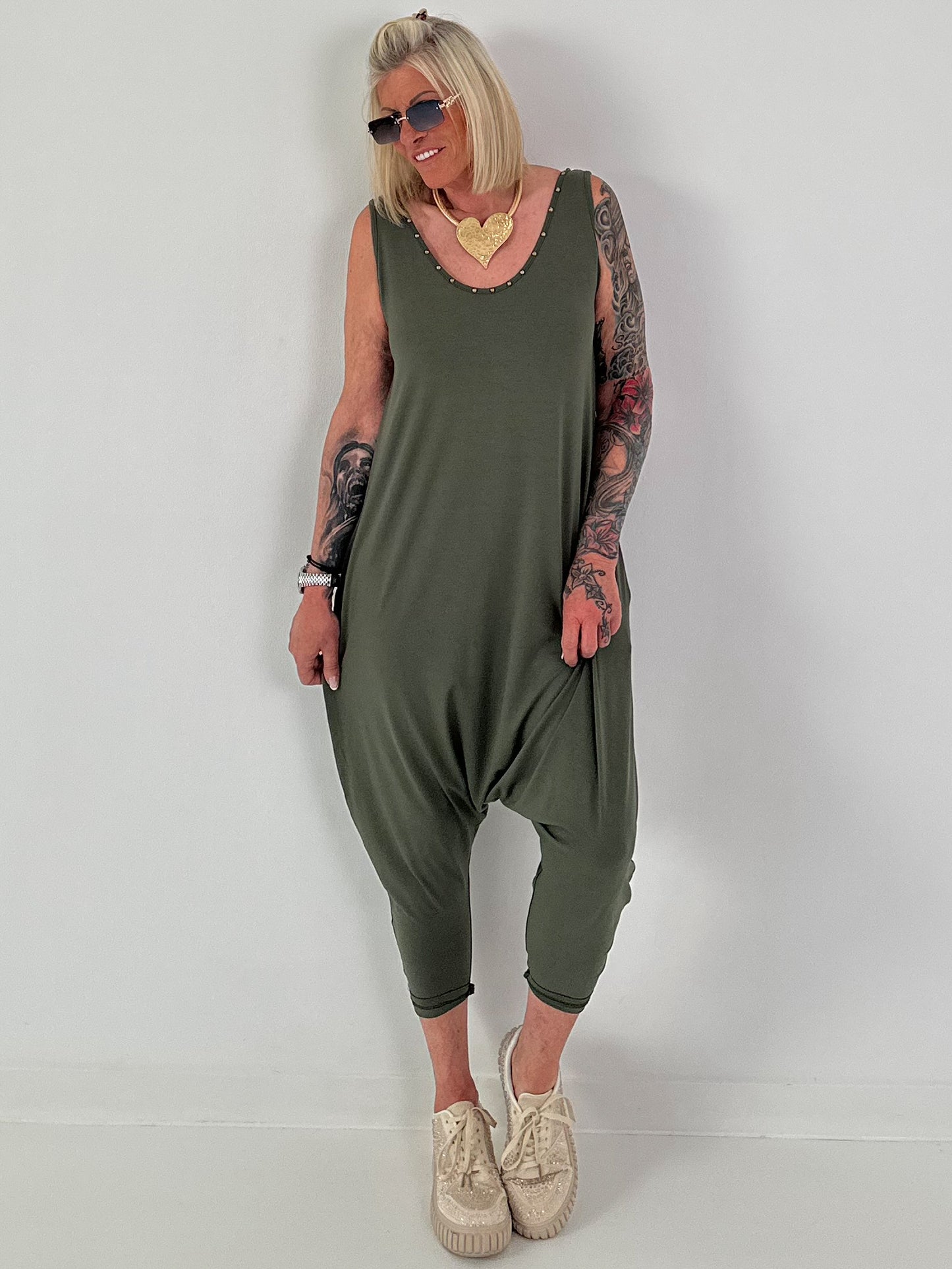 Jumpsuit mit Nieten - oliv