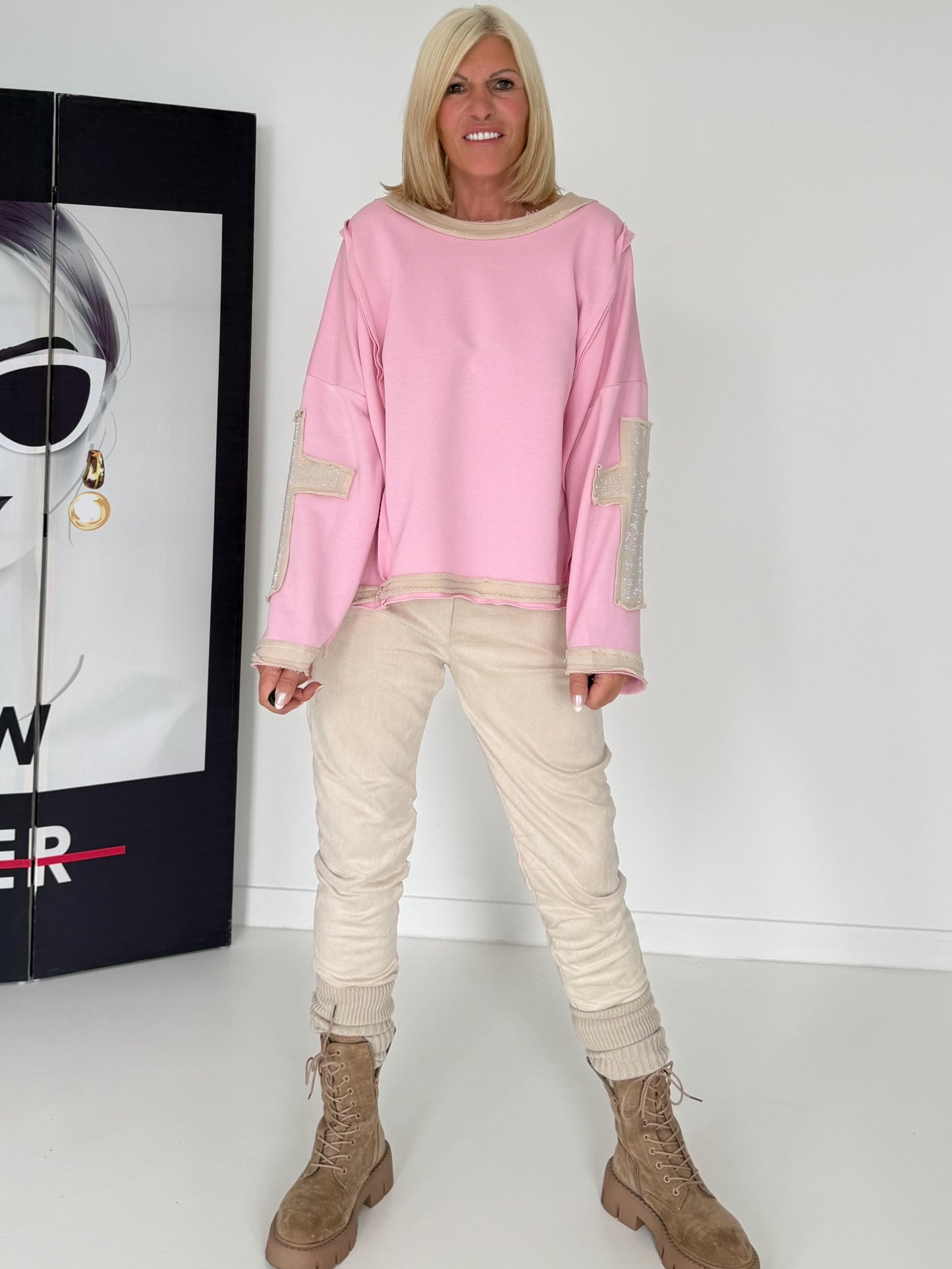 Oversized Sweater mit Strasskreuz - rosa-beige