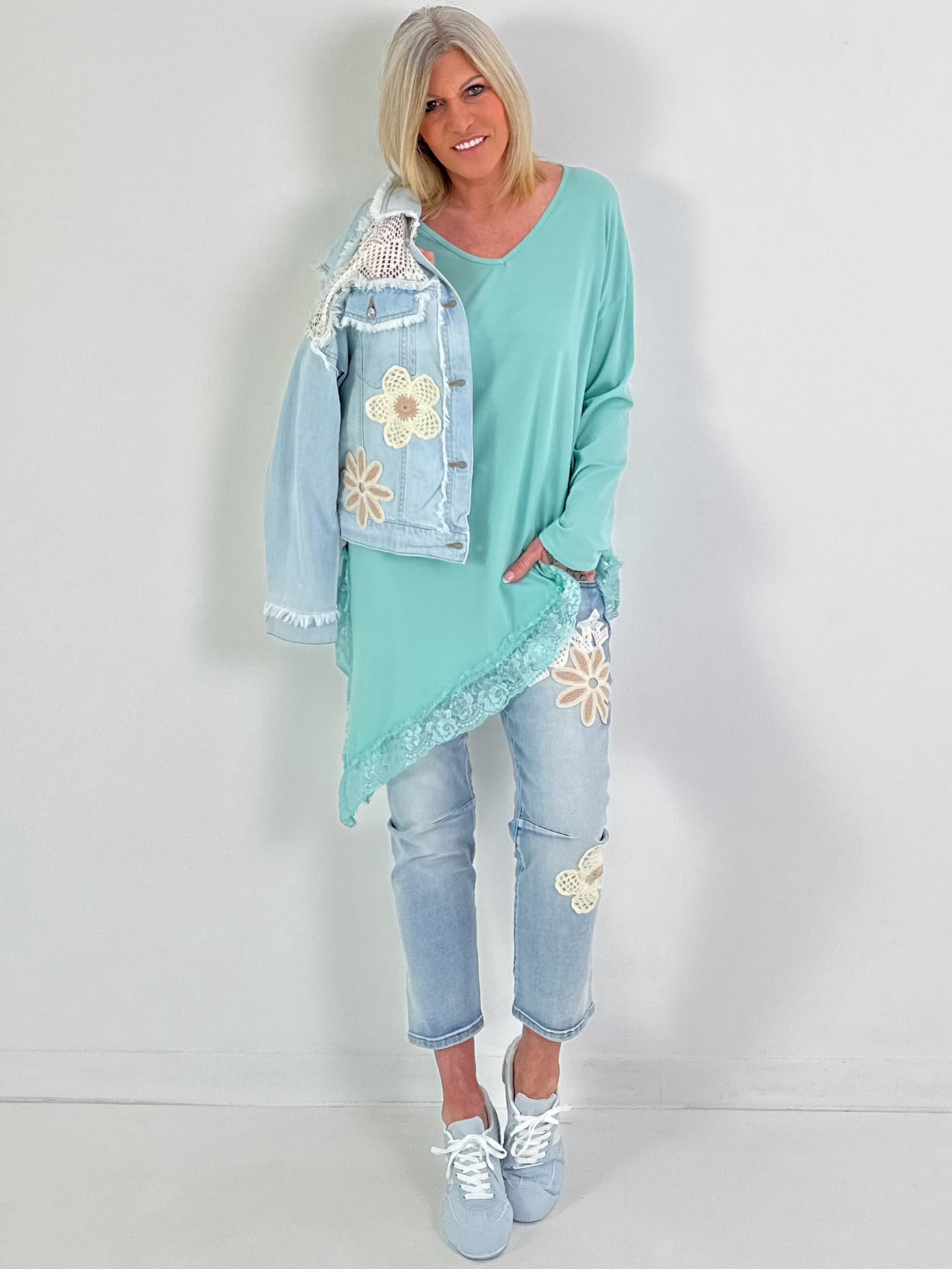 Shirt mit Spitzenabschluss - watergreen