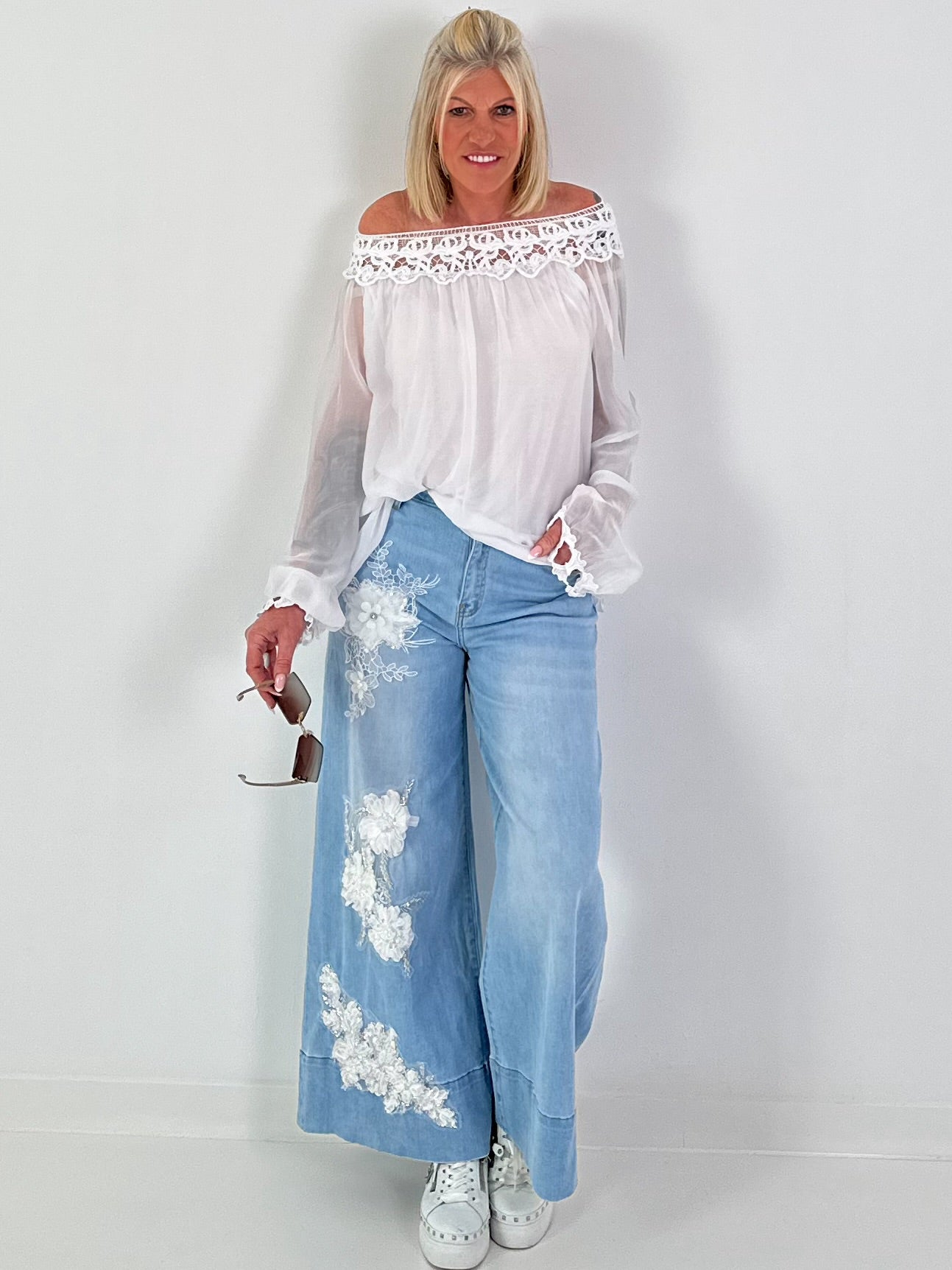 Wide-Leg Jeans mit floralen Applikation - denim