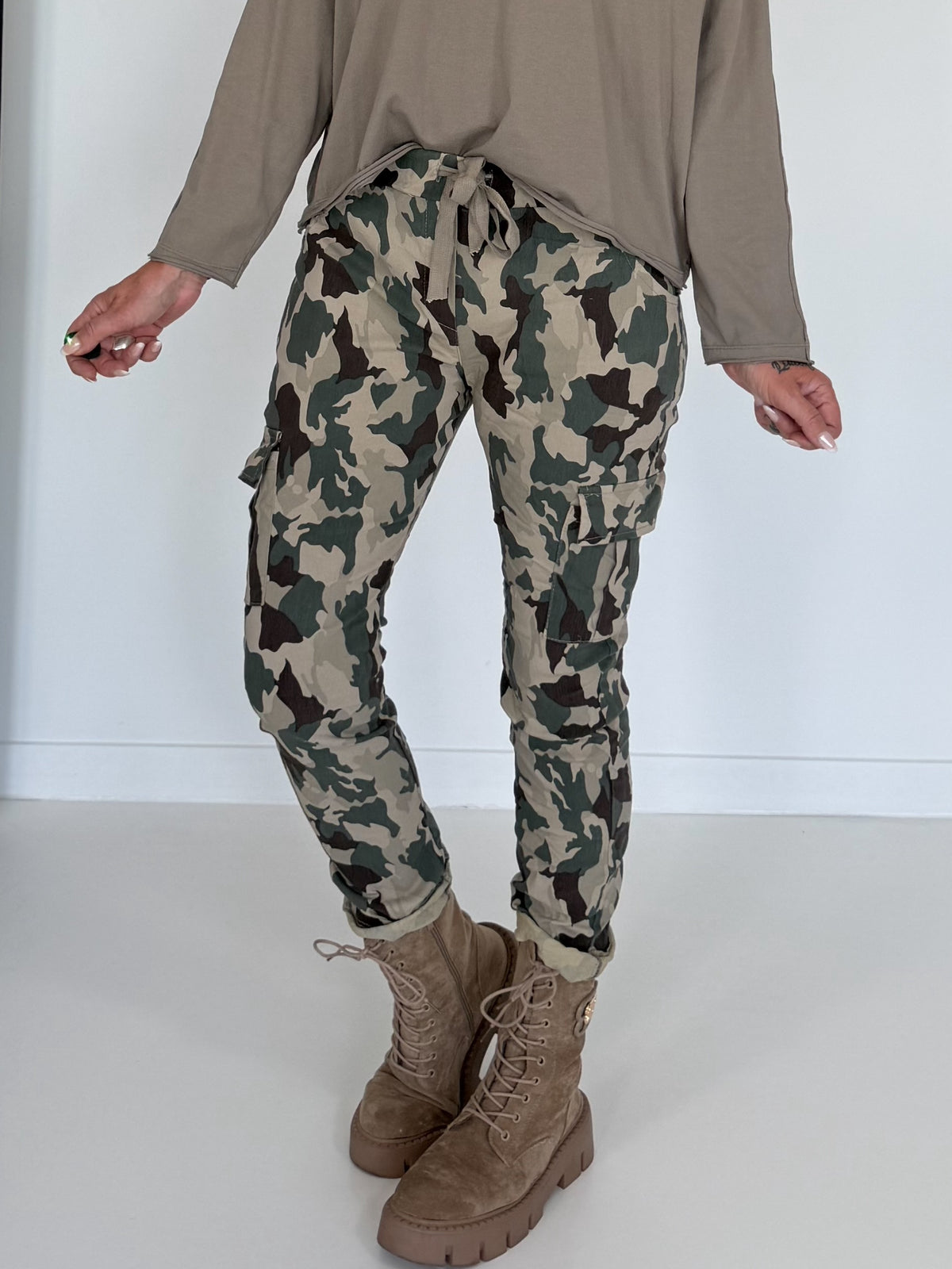 Cargo trousers with camouflage print -beige-olive-multicoloured