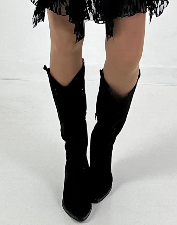 Boots with cut-out - black