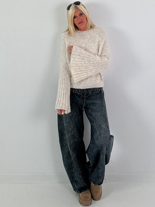 Weicher Pullover mit stylischen Trompetenärmeln - beige