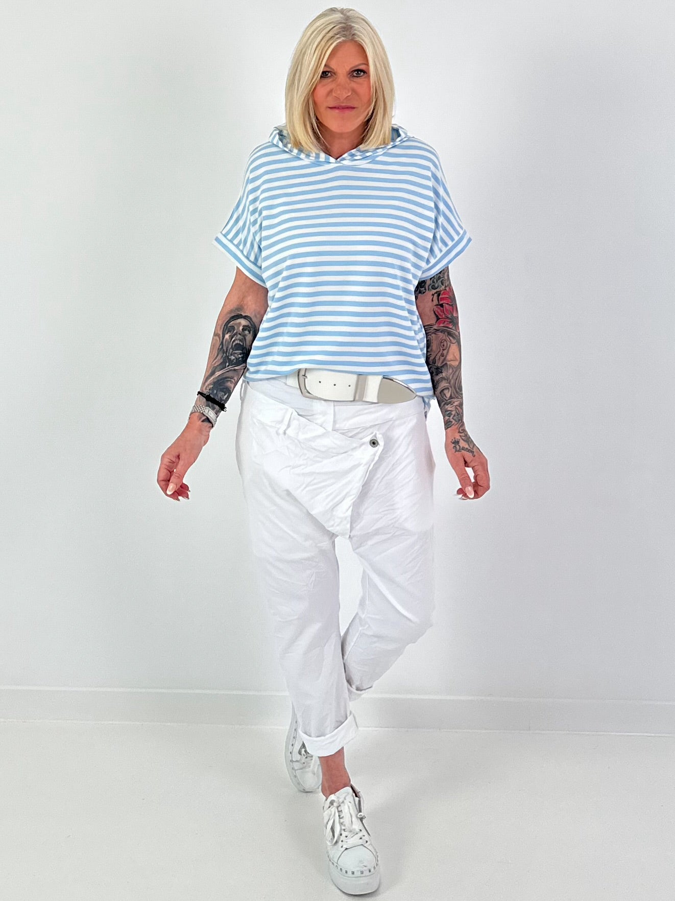 T-shirt met capuchon en strepenpatroon - lichtblauw-wit