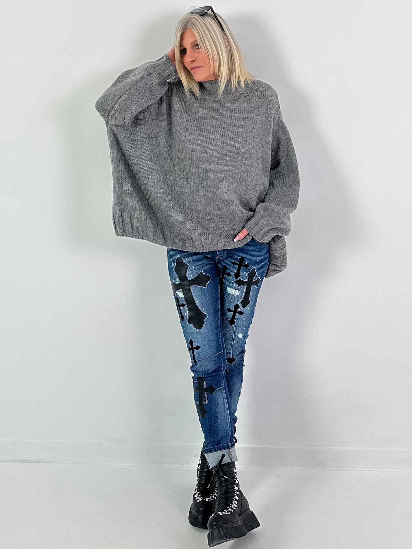 Oversized sweater model "Snuggle Arctic" - anthracite