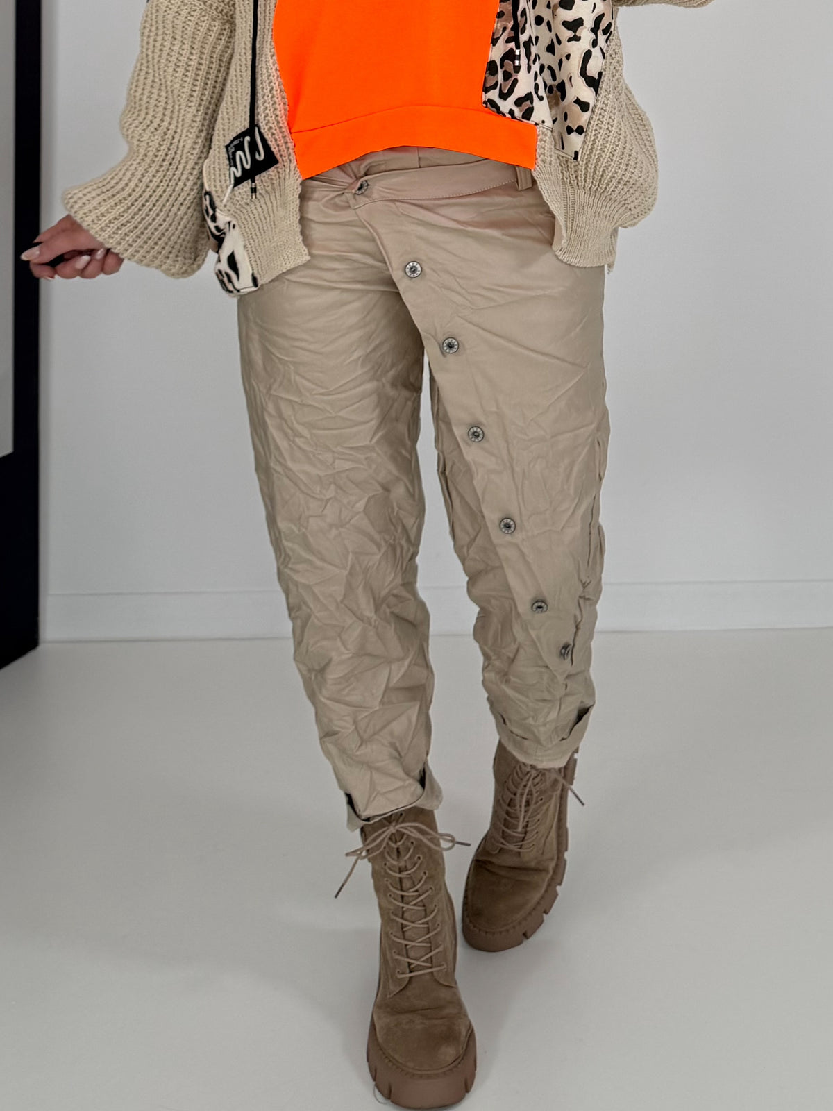 Vegane Lederhose Knopfleiste quer - beige