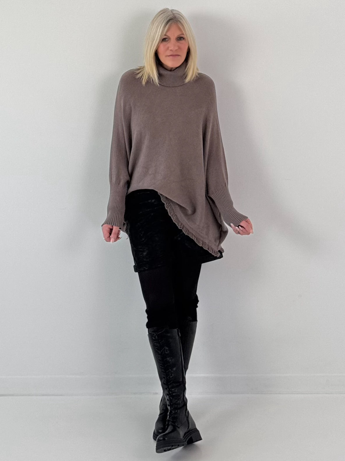 Oversized trui model "Relaxed Chic" - taupe