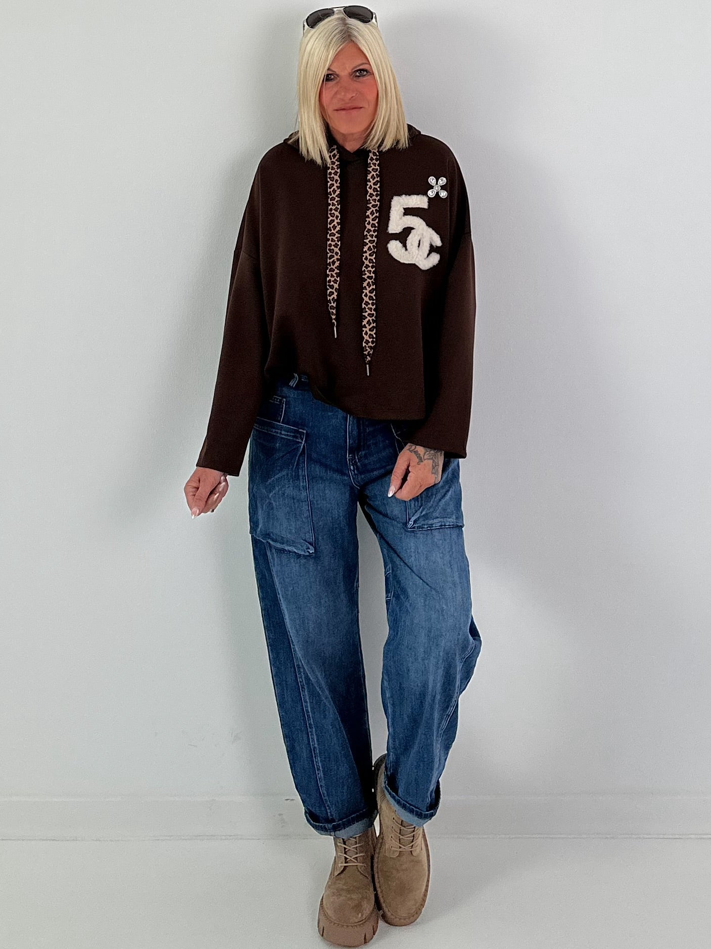 Hoodie mit Leo Bändchen und Teddyplüsch Print - mokka