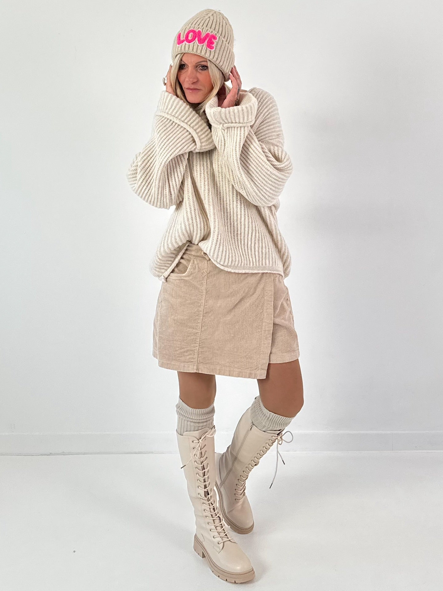 Rock Shorts Modell "Skorty" - beige