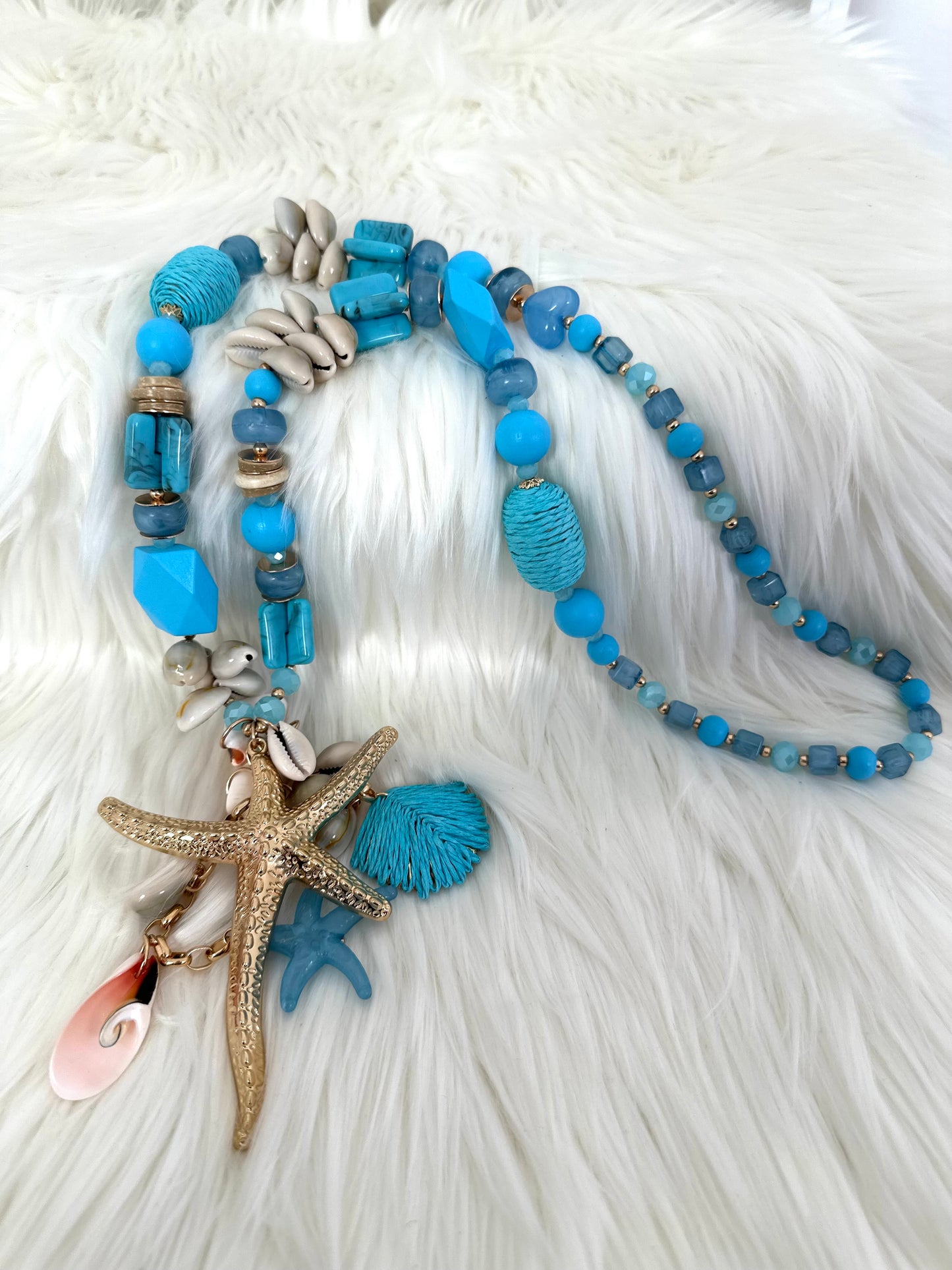 Shell necklace with starfish pendant - light blue