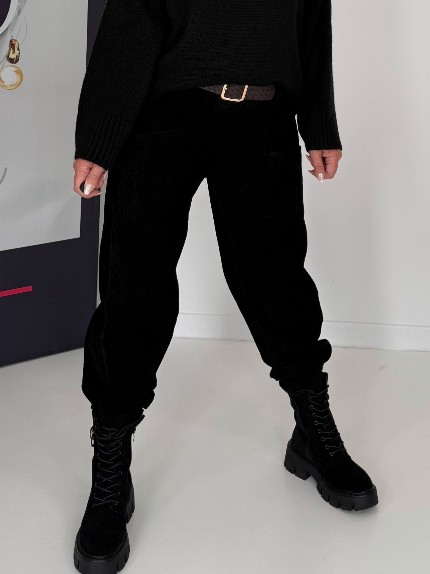 Cordhose mit Gürtel - schwarz
