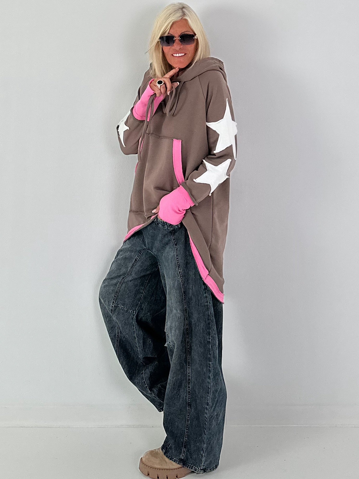 Lässiger Long Hoodie mit Daumenloch und trendigen Sternenelementen - taupe