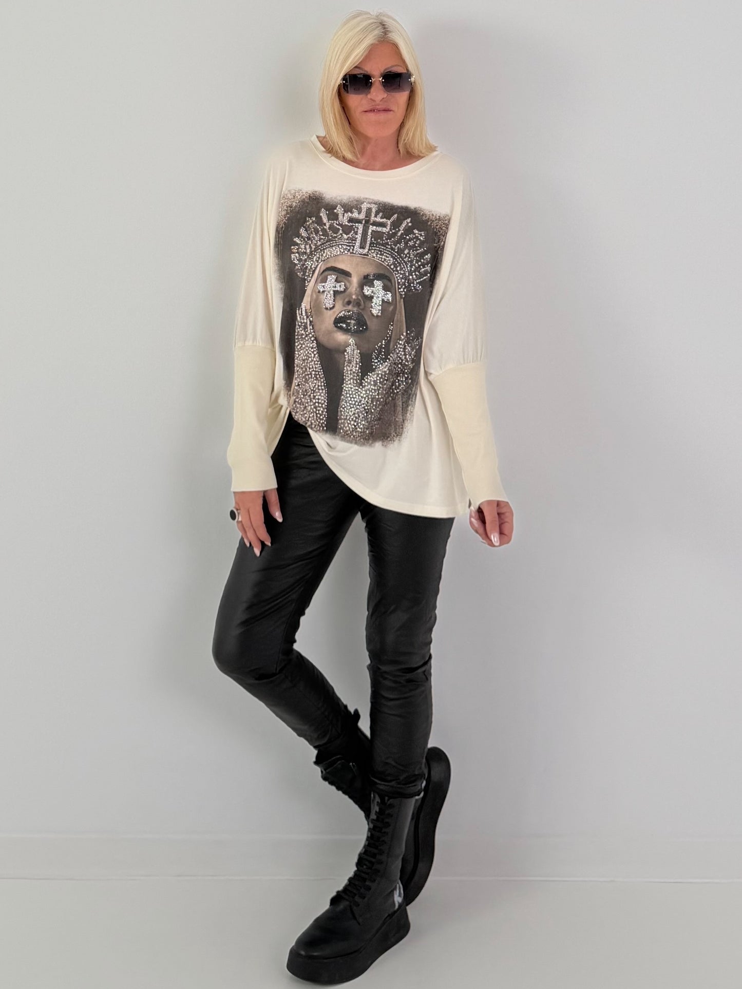 Sweater mit Stulpenärmeln und Strassmotiv Queen - beige