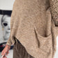 Zachte slipover met opgestikte zak - beige