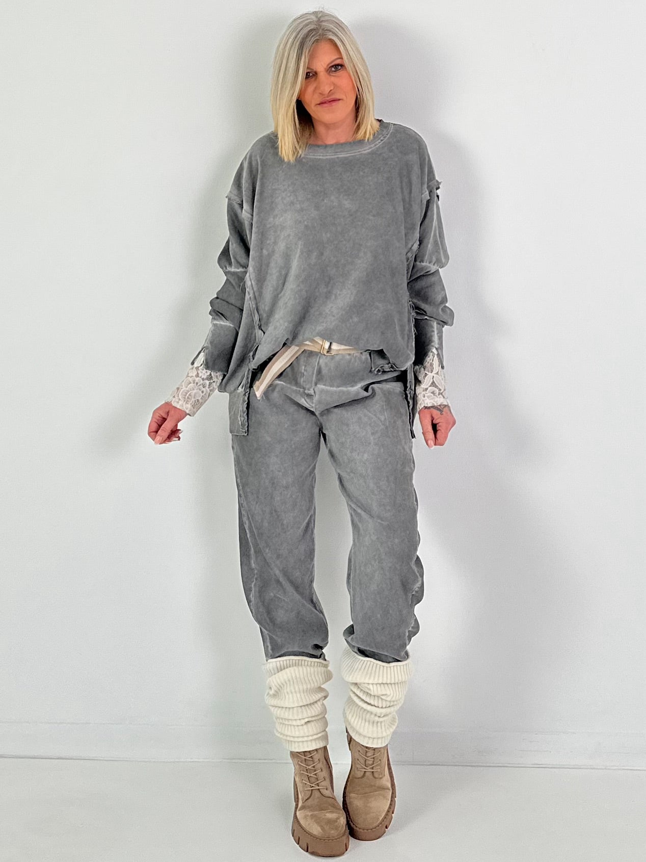 Sweater mit Linksnähten - grau